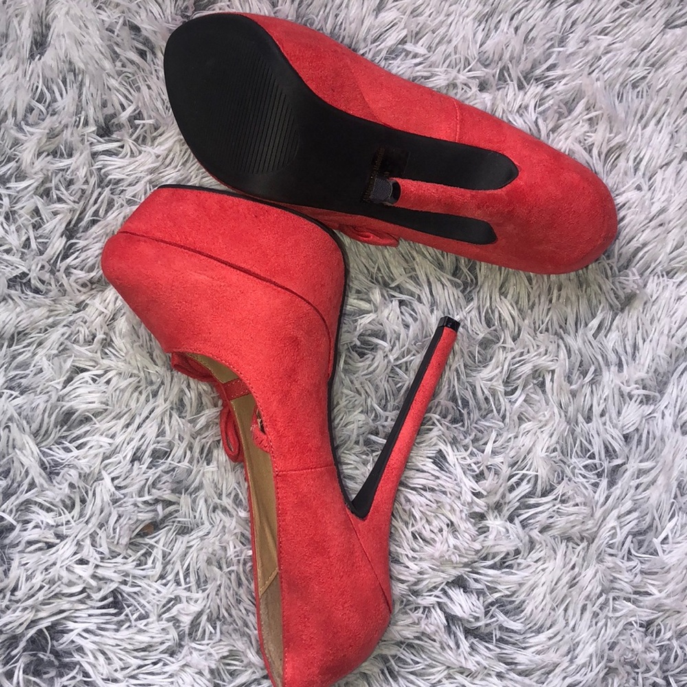 Bright coral heels - Picture 4 of 4